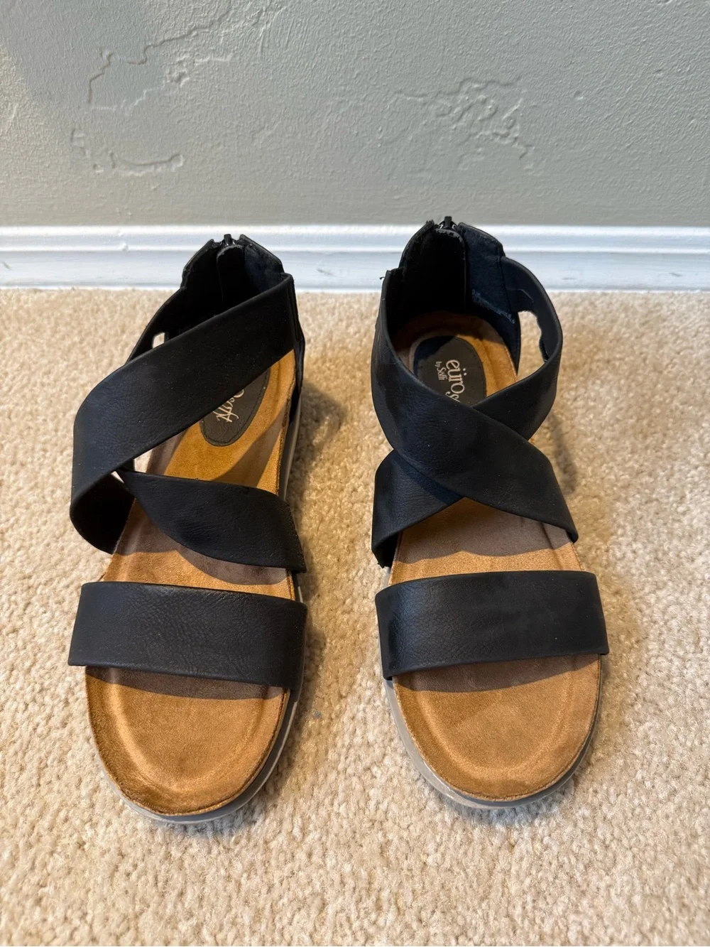 Like NEW Eurosoft Comfortable black leather sandal
